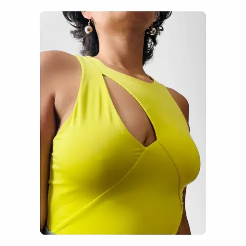 Live in the Moment β
NWT Bodysuit - Bright Green β