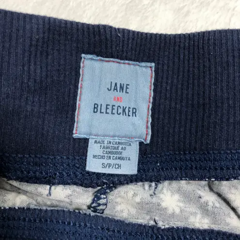 Jane & Bleecker Pajama Shorts Snowflake print Lounge Shorts size Small - Image 6