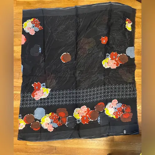 Hellen van berkel heart made prints Nina Scarf for Ruks Museum Black