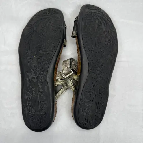 Naot Yarrow Sandals Metallic Leather Comfort Adjustable Strap Size 40 Silver