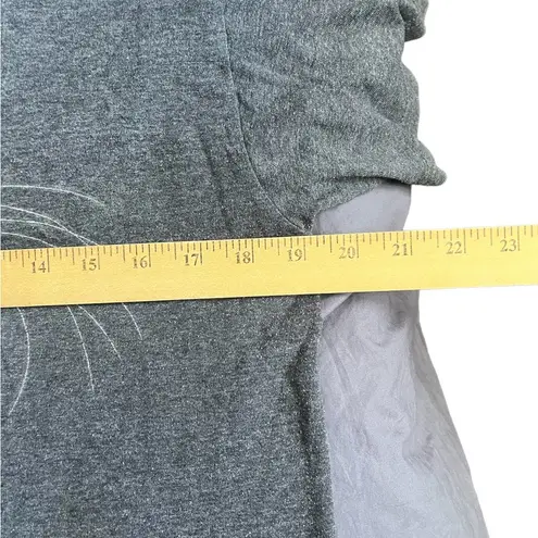 Fruit of the Loom  grey short sleeve cat shirt size medium