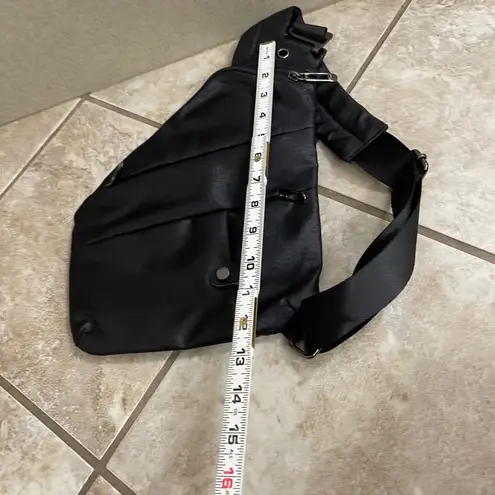 Arctic Hunter Crossbody Sling Bag Travel Shoulder Chest Pack Black unisex EUC