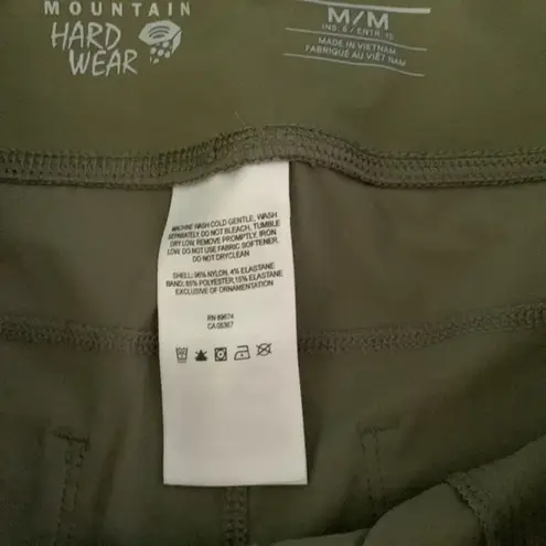 Mountain Hardwear EUC Mountain Hardware olive green shorts