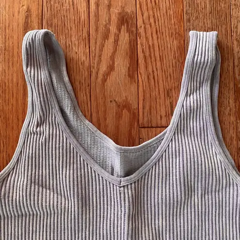 pastel light purple v neck ribbed cropped tank top Size M