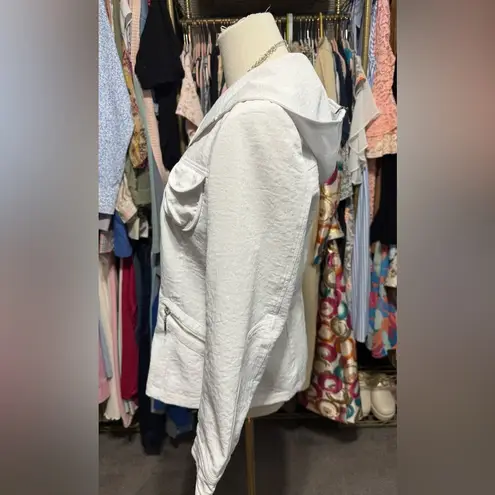 Phoebe Couture Phoebe White Utility Jacket with Hooded Collar and Textured Material