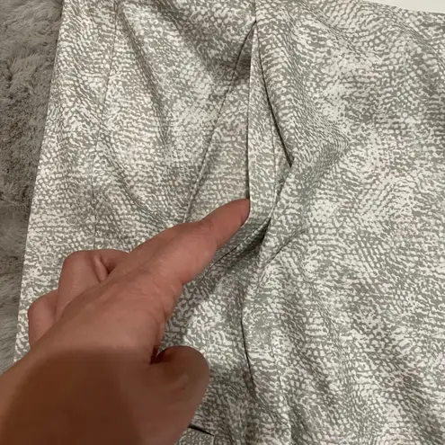 Athleta NWOT Venture Printed Pants Women's Size 26 Gray Lightweight Stretch