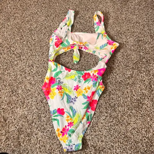 Salt + Cove XL Floral Cut Out One Piece Swimsuit Tropical Beach Resort White