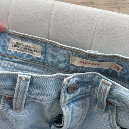 Levi Strauss & CO. LEVI'S Wedgie Short Light Wash Cut Off Shorts