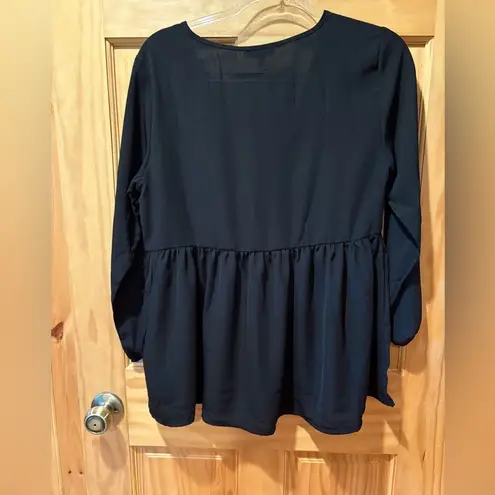 Mary Square V neckline and a gathered, peplum