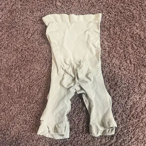 SKIMS Women's Seamless Sculpt Bodysuit Beige Size Medium Shaping Tights NWOT