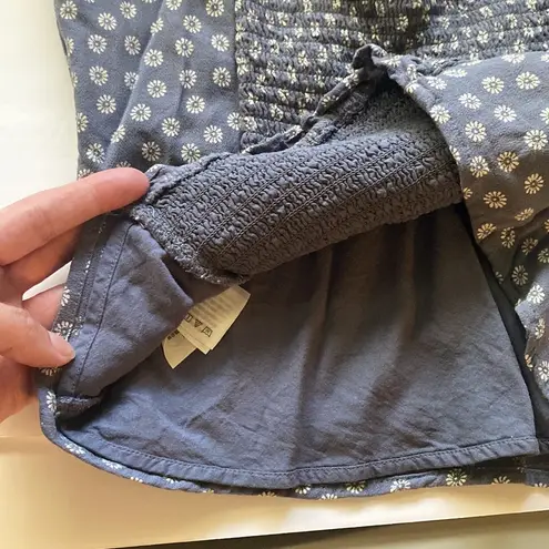 Abercrombie & Fitch A&F blue floral ruched short sleeve open back smocked blouse, size medium - Image 8