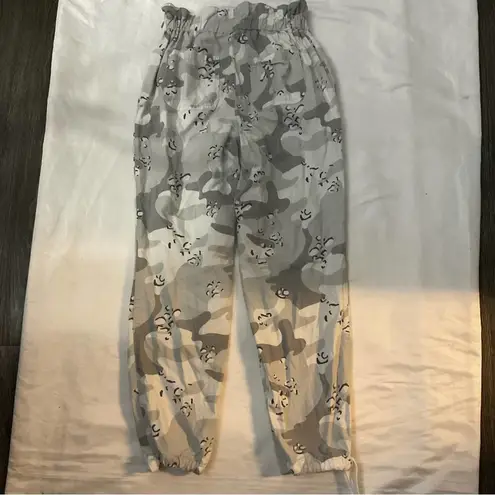 Hollister  Women's Gray White Camo Pants Joggers Ultra High Rise Size S