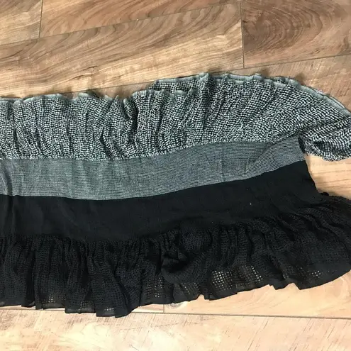 🛍 4/$20 SALE Brazen Black & Gray Ruffle Scarf