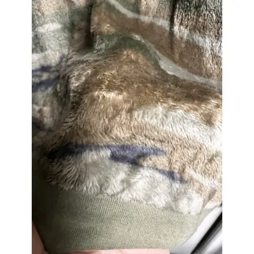 Cold Crush 025-007 Fleece Top Fuzzy Soft Pullover Size L Camo Elephant
