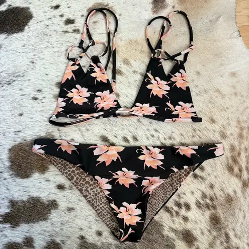 ACACIA Swimwear Aloha Floral Two Piece Set Kekaha Top Waikoloa Bottom Size XS/S Black