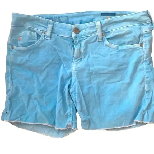 Fade to Blue STRETCH distressed shorts. Size 27. 12 inch length. 9.5 inch leg.