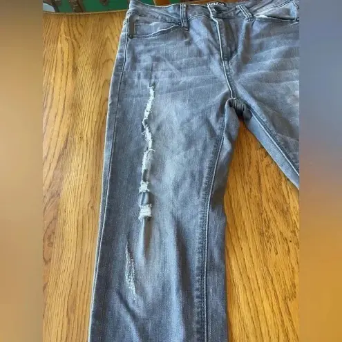 Umgee  Skinny‎ Straight Gray Distressed Raw Hem Jeans Size 27 EUC 0102
