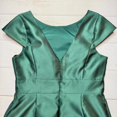 Alfred Sung NWT - - Women’s Hunter Green Cap Sleeve Cocktail Dress - Size 12