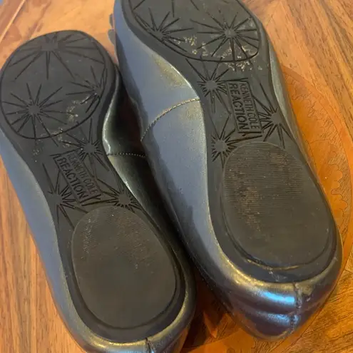 Kenneth Cole Gray Patent Leather Peep Toe Ballet Flats with Flower Accents Women’s Size 7