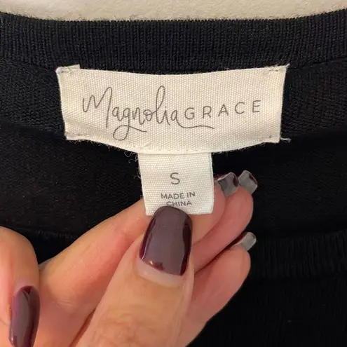 Magnolia Grace Women’s Sweater. Size Small.Black Black