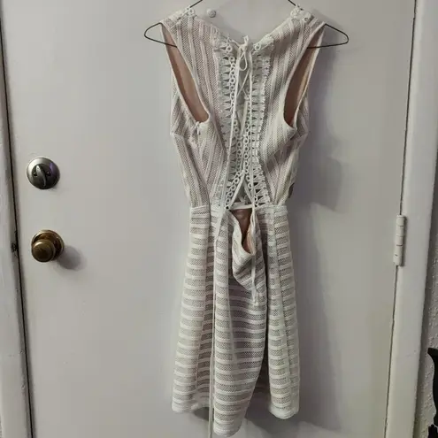 Storia  Lace Up White Dress with Cream Undertones New Size S White Party