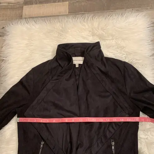 Cupcakes and Cashmere Mackenzie faux suede stretch open front draped jacket M