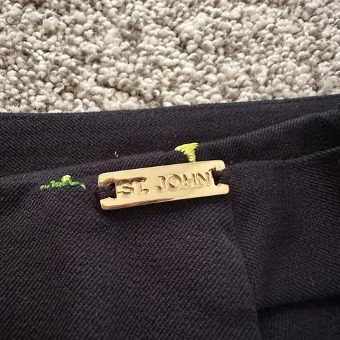 St. John Sport black golf pattern mid-length skort size 6