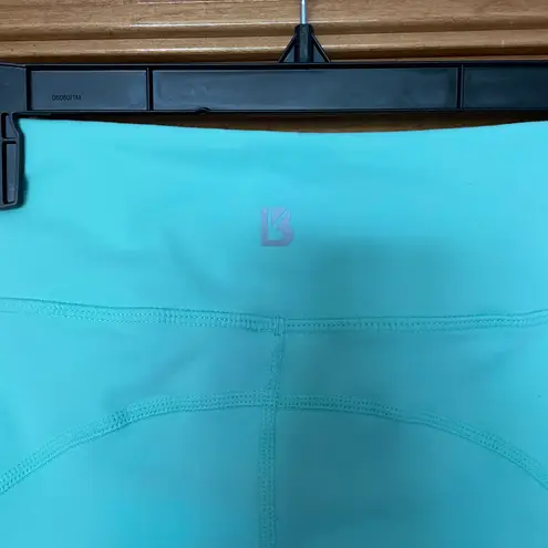 Buffbunny Camilla Cropped Capri Leggings in Mint Size Medium