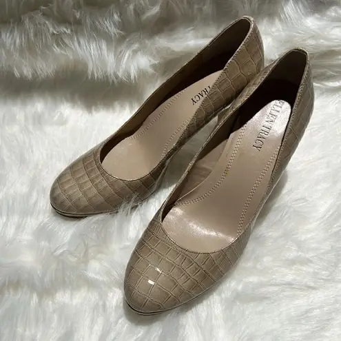 Ellen Tracy NWOT Nude Crocodile Embossed Pump Heels Size 6M. B65