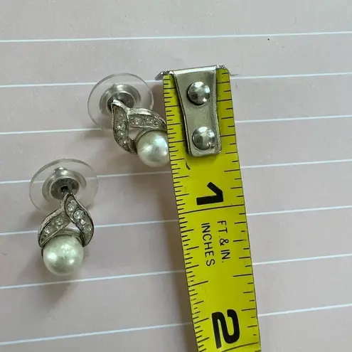 VINTAGE Faux Pearl and Rhinestone? Stud Earrings with Crossover Detail Silver