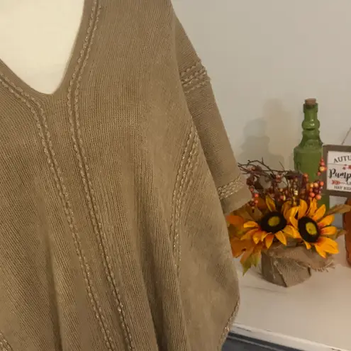 Charlie Paige Tan Sweater Poncho – One Size