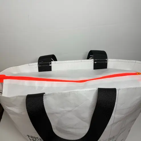 Nike  House of‎ Innovation White Black Tote with Zipper