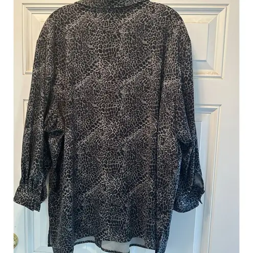 Jennifer Moore JM Collection By Womens Black & Gray Animal Print Button-Up Blous