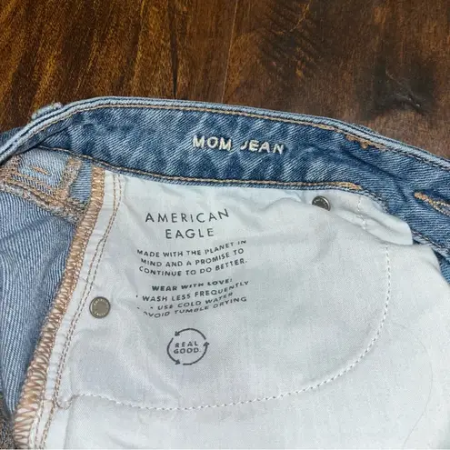 American Eagle  Mom Jeans Distressed | Size 4 | Medium wash