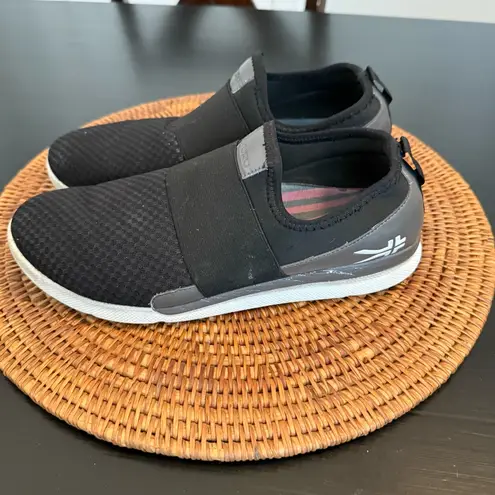 Kuru sneakers women’s size 10 Black