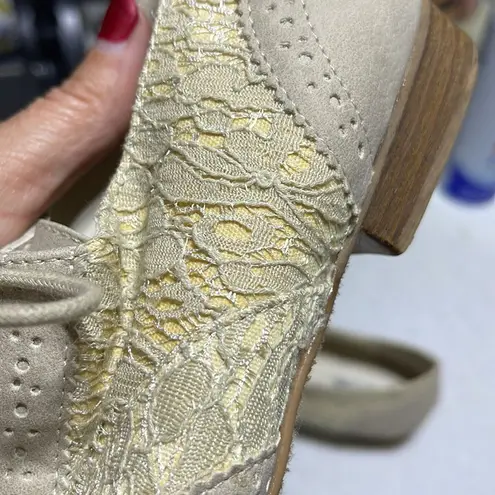 Not Rated Vintage Cream Lace &Suede Wingtips Size 7 EUC boho chic
