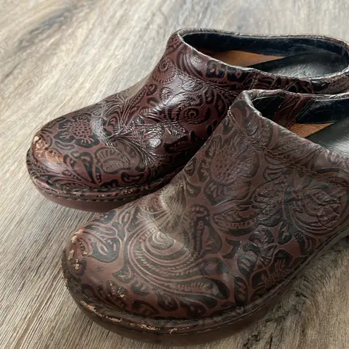 Ariat  Embossed Leather Clogs Size 8.5