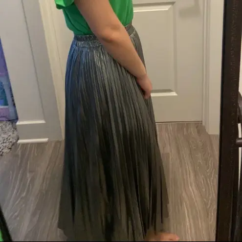 Metallic pleated long skirt. Xs
