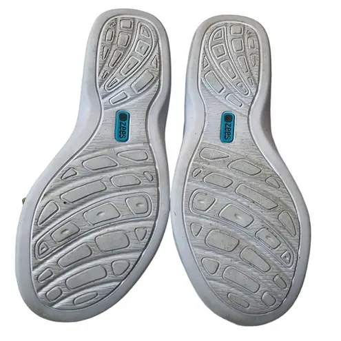 Bzees Diamond X Band Wedge Slide Sandals Size 7