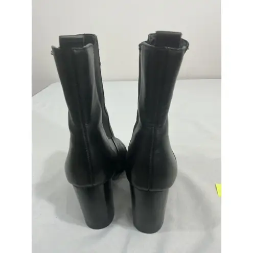 Tahari Womans Garnet 7.5 M Black Leather Pull On. Stretch Heel Ankle Boots NWOT