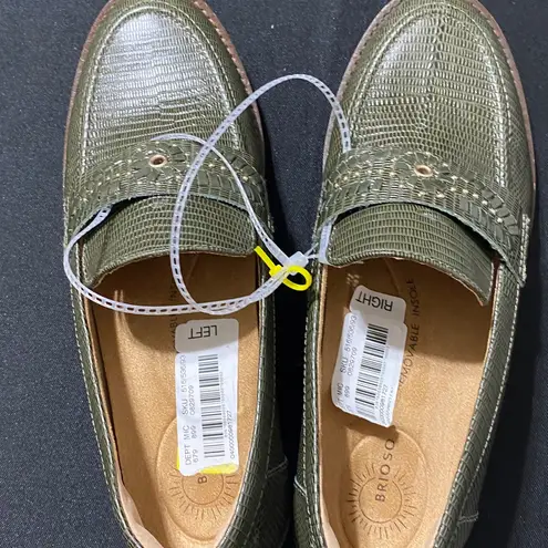 NEW BRIOSO Wo size 8 Olive Green Leather SLIP on Loafers with Embellishments