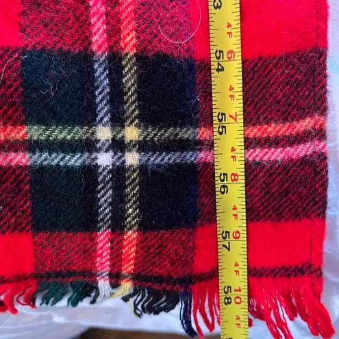 Essential Winter : like new plaid scarf