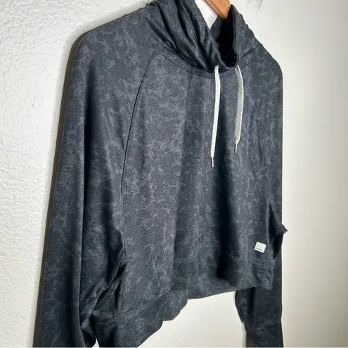 Vuori Halo Crop Funnel Neck grey large