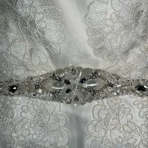 Elegant Saison Blanche Embroidered Organza Wedding Gown! White Size 8