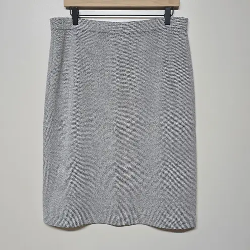 St. John White Black Tweed Knit Knee Length Skirt Size 12 Academia Quiet Luxury