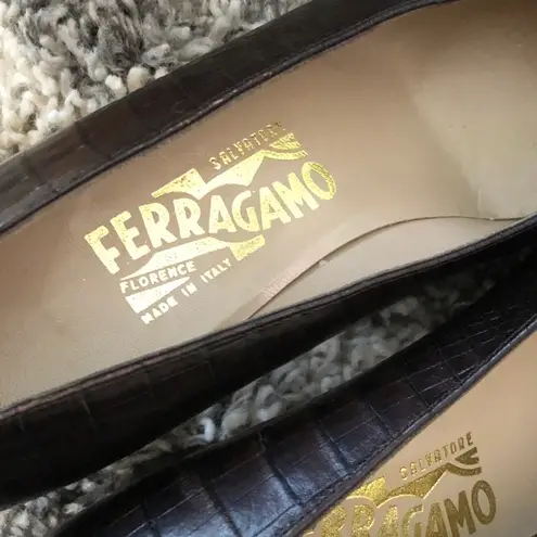Salvatore Ferragamo Dark Bwn Alligator Leather Heel. Size 8