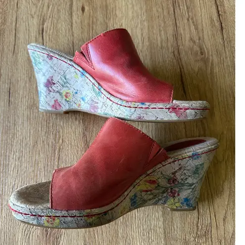 BOC Born Concepts Vtg Floral Wedge Mule Size 8 Red