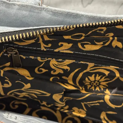 Leaders in Leather Classic Cut Out Whitewash Shoulder Bag Gray