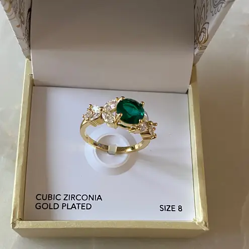 Charter Club NWT
Gold-Tone Green Stone & Crystal Marquise
Cluster Ring.