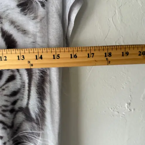 But Happy White Tiger Graphic Tee Size M V